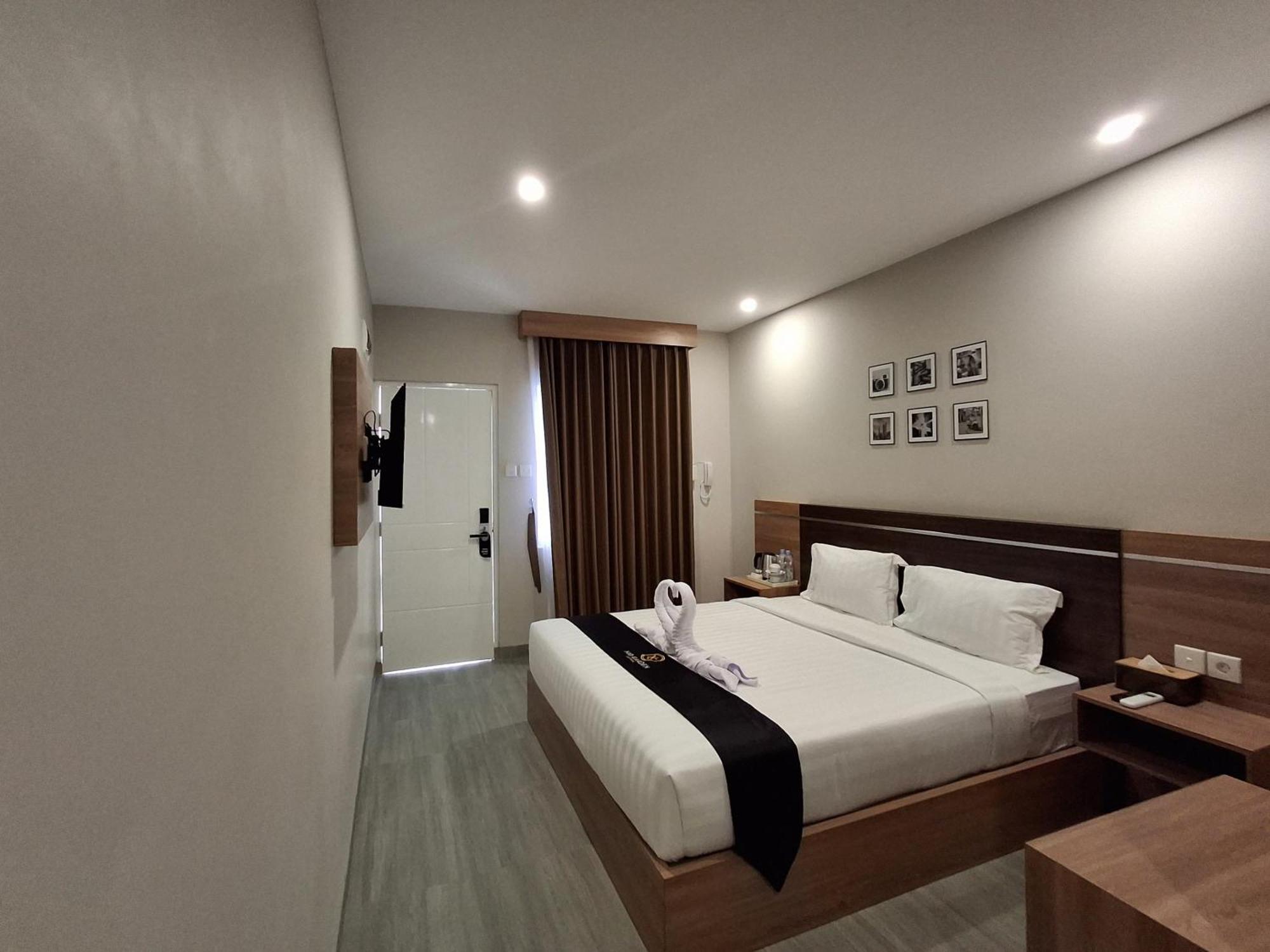 Nio Garden Hotel Sumbawa Exterior photo